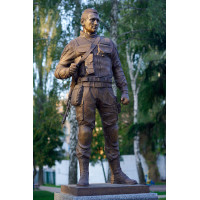Бронзовые памятники военным ВСУ и героям погибшим в АТО, бронзовая скульптура военного под заказ.