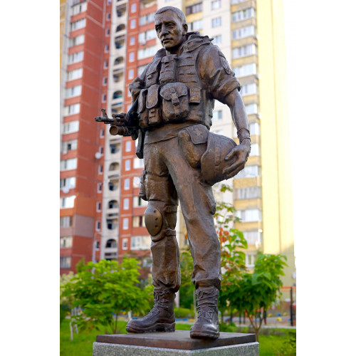 Памятники военным под заказ, бронзовая скульптура военного,