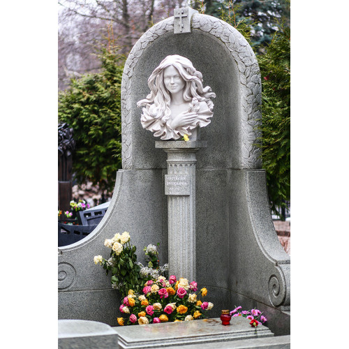 Памятник бюст женщины на могилу